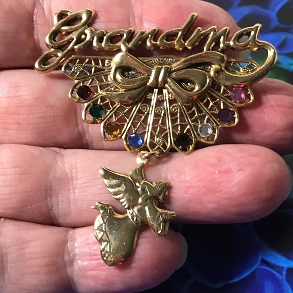Vintage pretty Grandma pin with Guardian angel🦋💕 - Picture 3 of 5